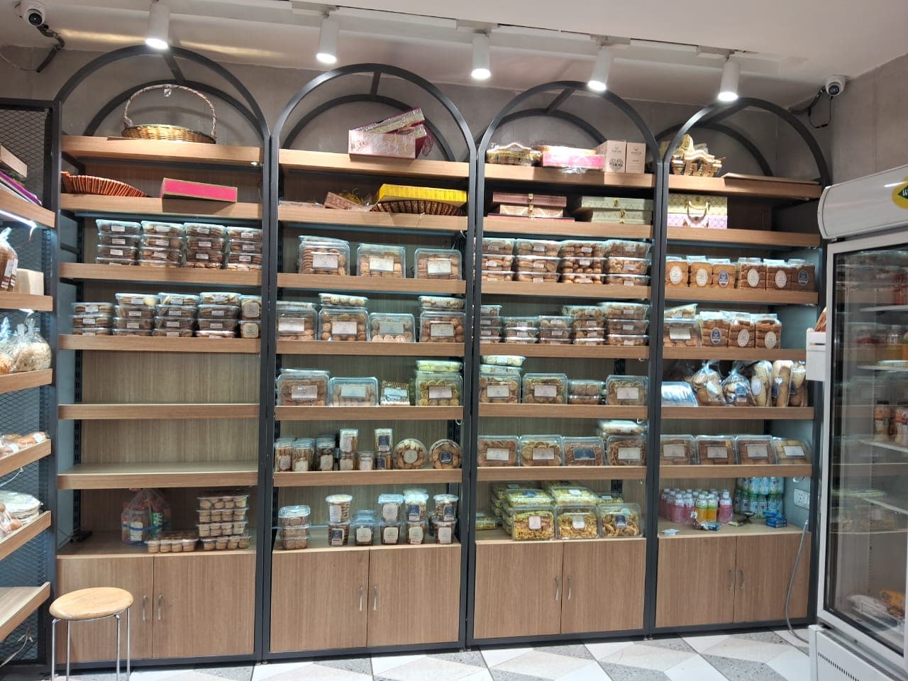 Arched Bakery & Confectionery Rack